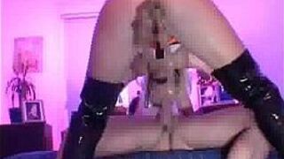 Cute redhead eats it all - porn video