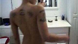 Booty shaking black girl - porn video