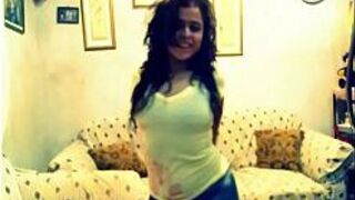 Catracha girl dancing sexy - porn video