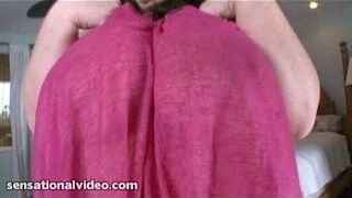 Huge Tit Babe Shoves Dildo Between Her Boobs - porn video